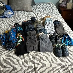 Toddler boys clothes lot 32 items